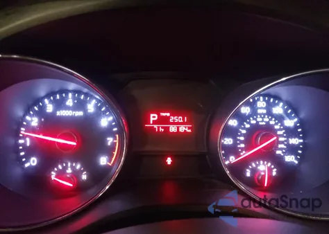 2016 Kia Sedona Lx z USA, uszkodzony, nr VIN KNDMB5C15G6164218